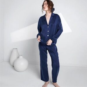 Lunya washable silk long sleeve pant set size Large navy blue